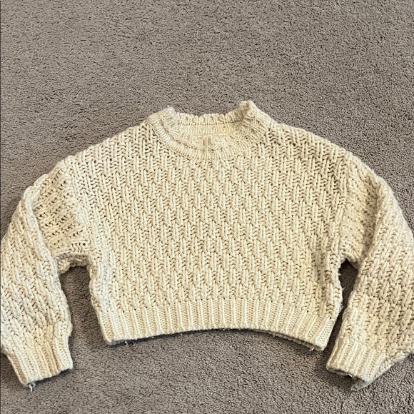 Universal Thread Sweaters - Universal Thread Cream Chunky Cropped Crewneck Sweater